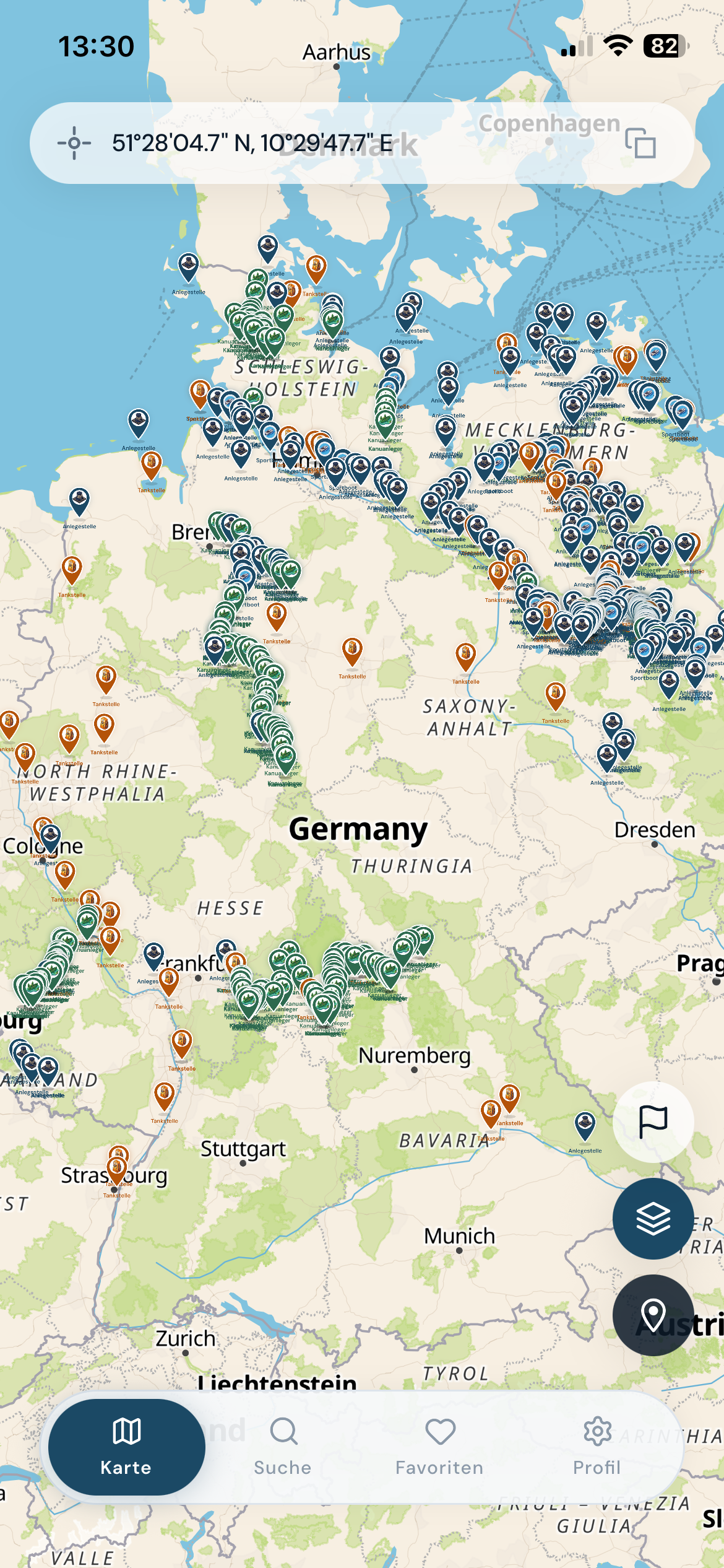 Dalbi-App auf einem iPhone. Karte mit Anlegestellen, Kanuanlegern und Bootstankstellen über ganz Deutschland.