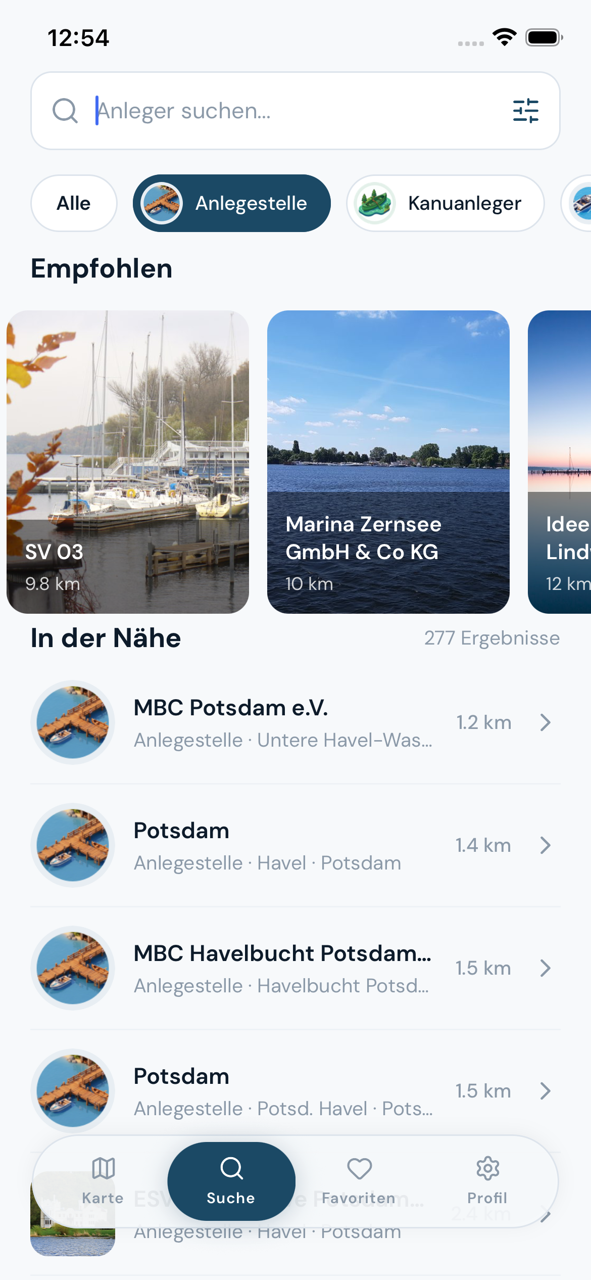 Suchansicht mit Suchleiste oben, Filtern für Alle, Anlegestelle, Kanuanleger und Tankstelle, einem Vorschlagsband empfohlener Anlegestellen und einer Liste der Stationen in der Nähe.